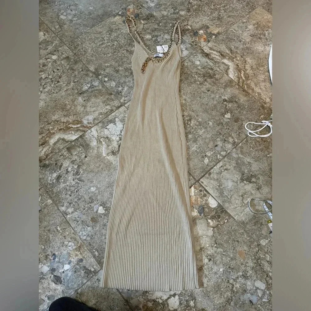 zara ribbed knit midi dress with chains - Picture 1 of 3